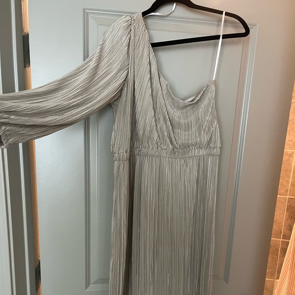 Petal & pup midi slit, one shoulder